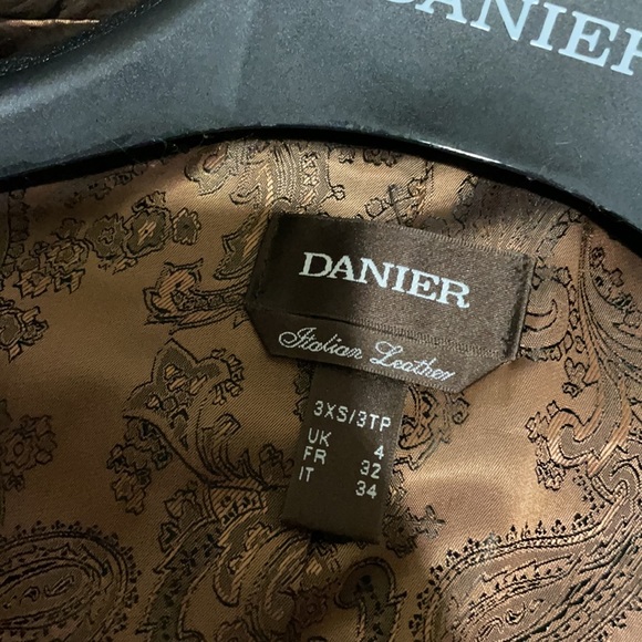 Brand new Danier leather jacket - Picture 3 of 3